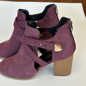 Beacon Shoes - Zipper in Back - 3” Block Heel Size 7/2 M - Never Worn - Mauve